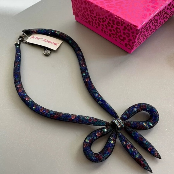 BETSEY JOHNSON Mesh Bow Collar Necklace NWT - Picture 2 of 8